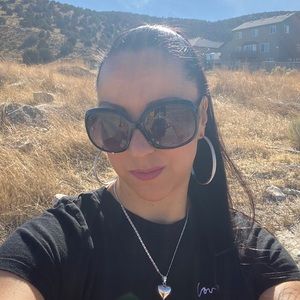 Meet your Posher, Carolina